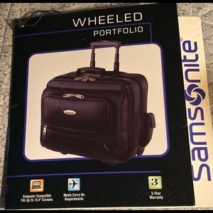 SAMSONITE Carry on Size Bag With Pull Out Handle&Wheels. Many Pockets & Zippers